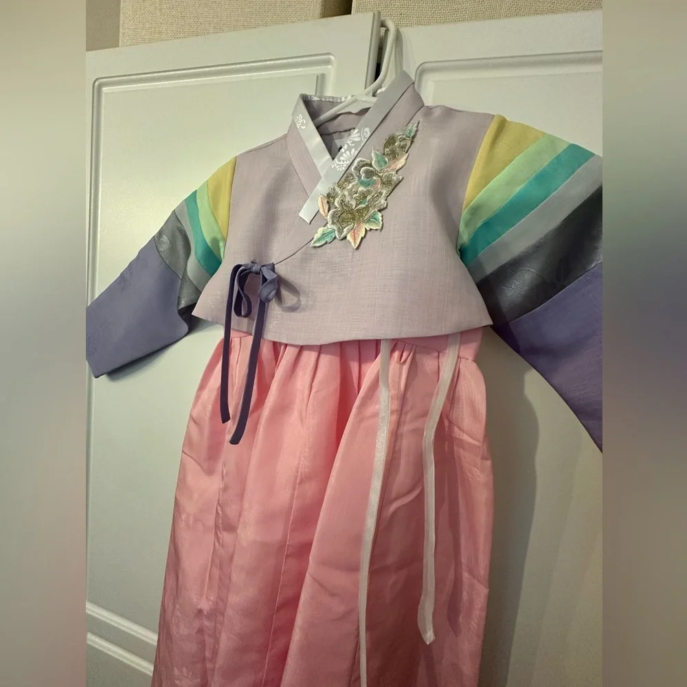 Girls hanbok size 6 - Picture 3 of 6